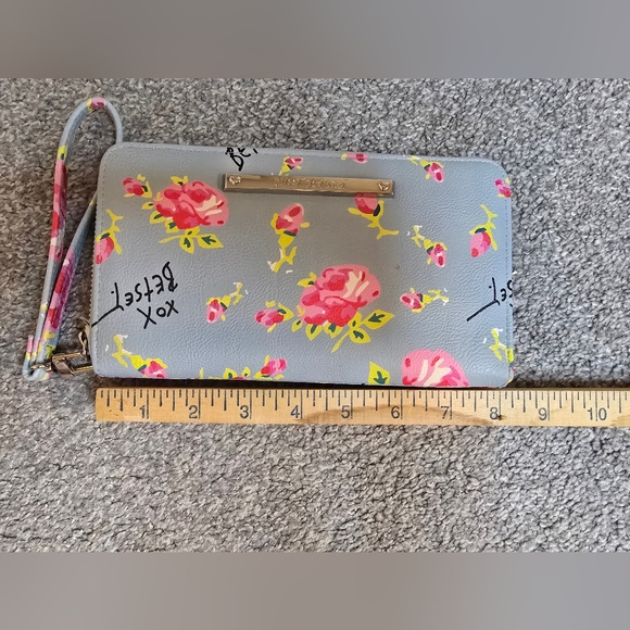 Betsey Johnson Floral Blue Wristlet Wallet  Countryside Chic Cottagecore - Picture 5 of 5
